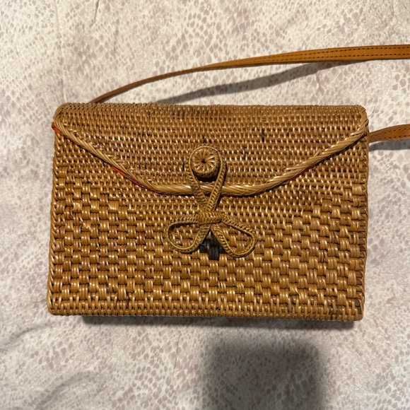 Handbags - Woven Straw Crossbody Bag in Tan